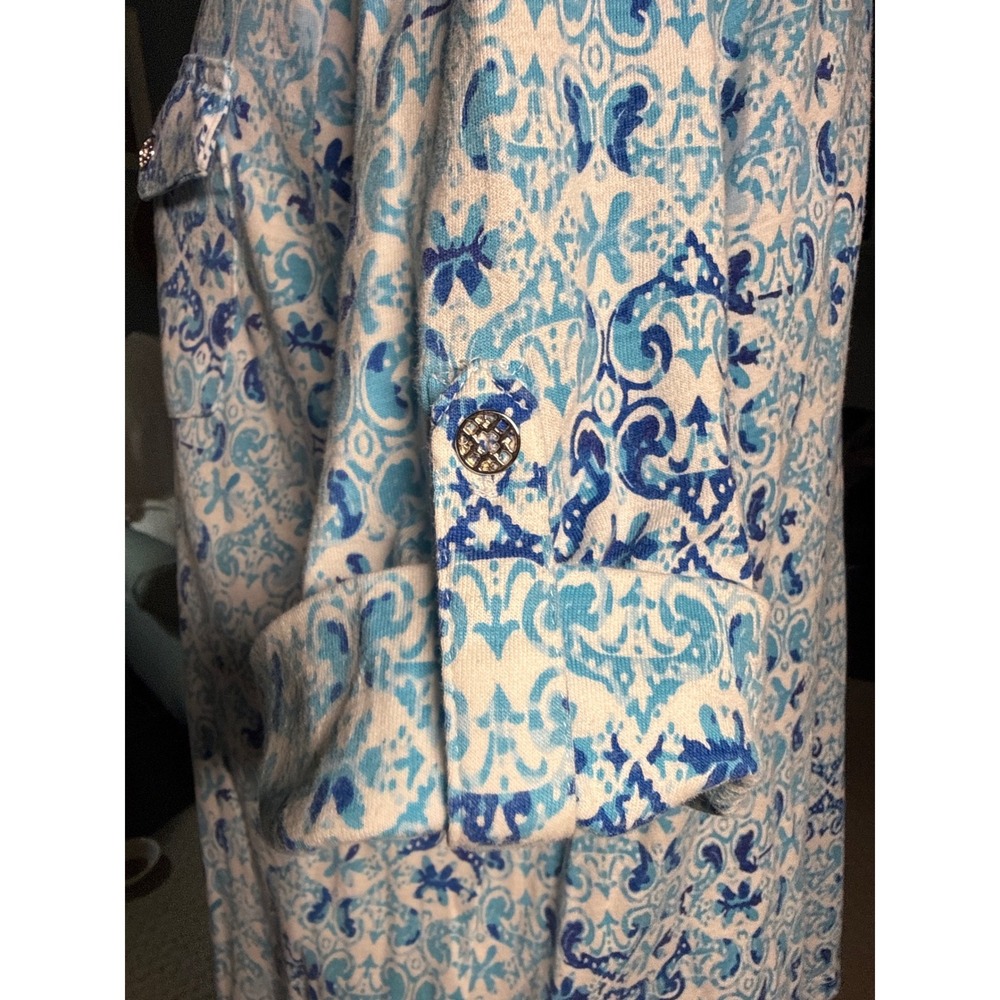 Emily Daniels Blue Damask Scroll Print Roll Tab Henley Knit Top Womens Large - Picture 4 of 5